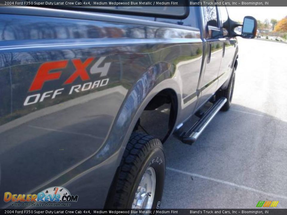 2004 Ford F350 Super Duty Lariat Crew Cab 4x4 Medium Wedgewood Blue Metallic / Medium Flint Photo #13