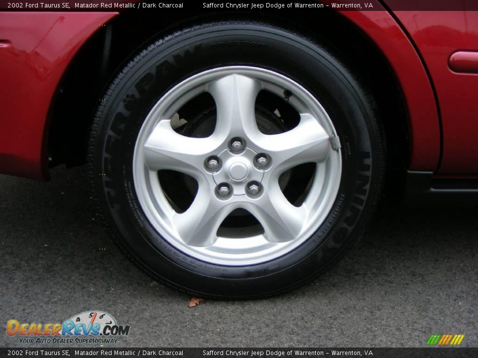 2002 Ford Taurus SE Matador Red Metallic / Dark Charcoal Photo #36