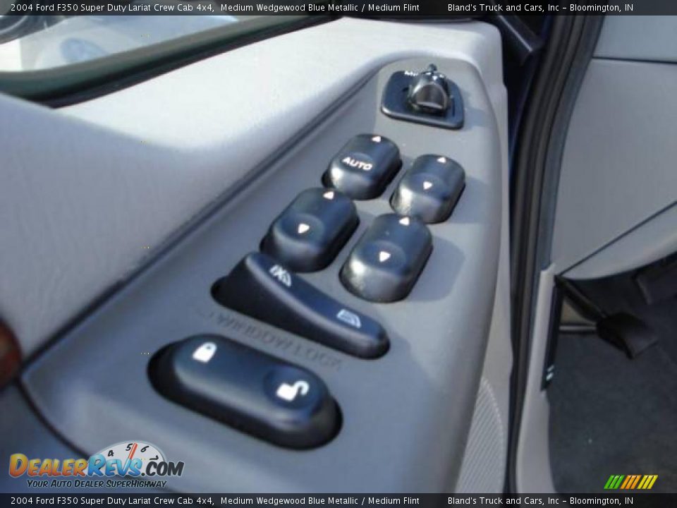 2004 Ford F350 Super Duty Lariat Crew Cab 4x4 Medium Wedgewood Blue Metallic / Medium Flint Photo #16