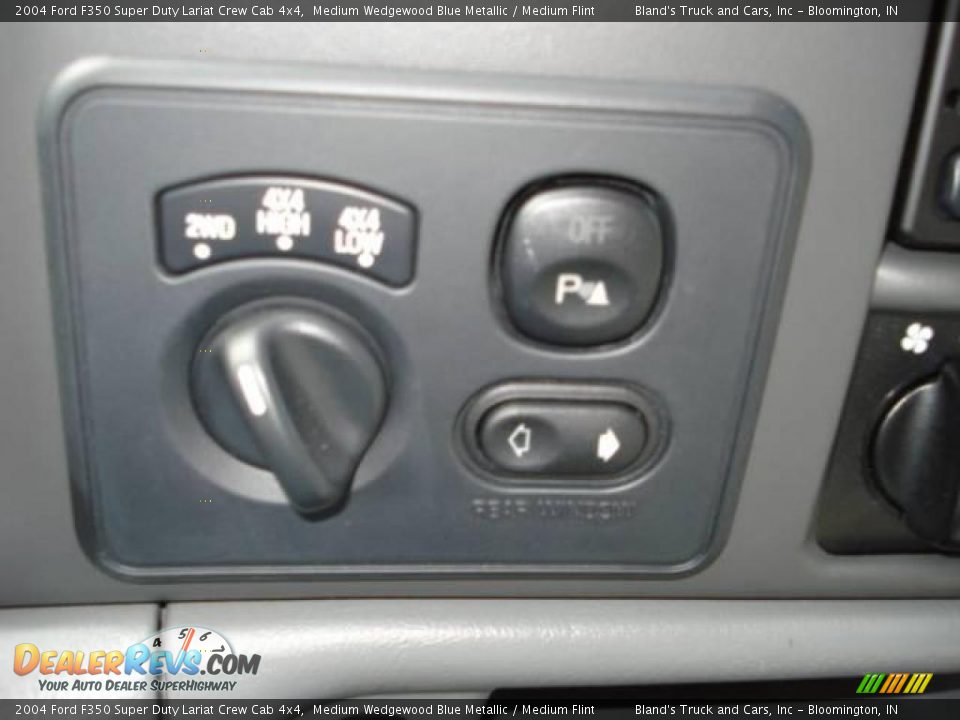 2004 Ford F350 Super Duty Lariat Crew Cab 4x4 Medium Wedgewood Blue Metallic / Medium Flint Photo #20