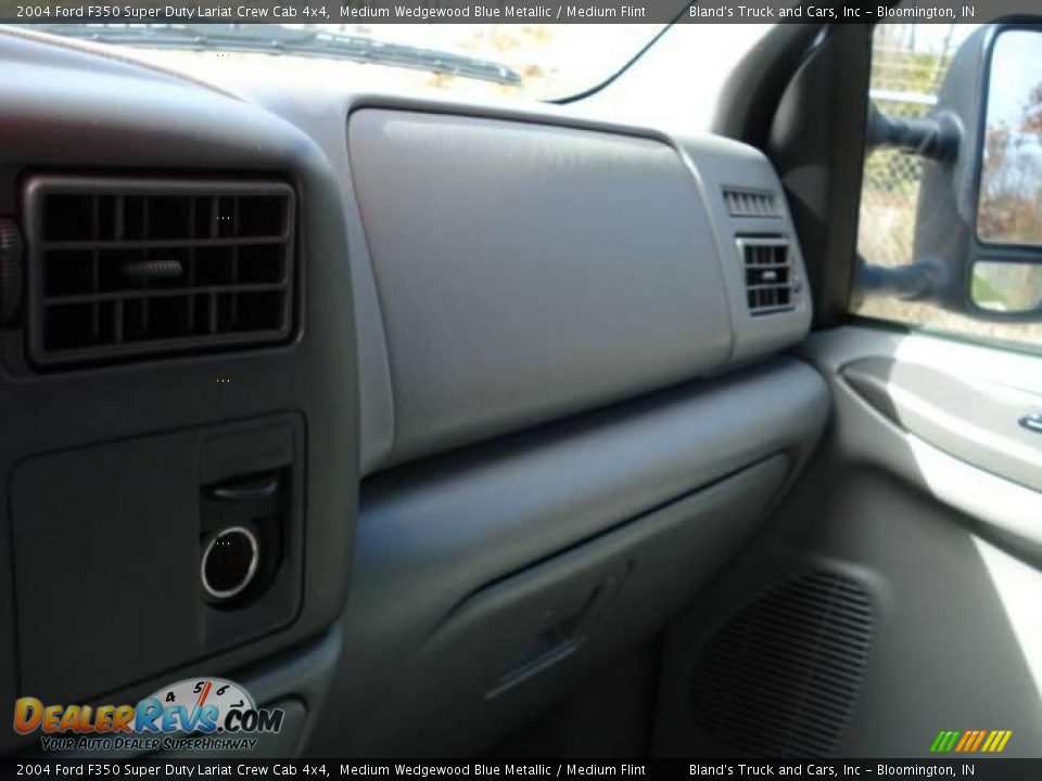 2004 Ford F350 Super Duty Lariat Crew Cab 4x4 Medium Wedgewood Blue Metallic / Medium Flint Photo #22