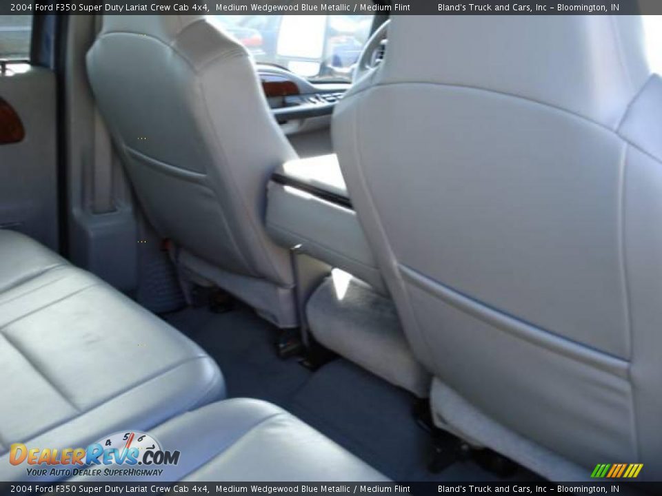 2004 Ford F350 Super Duty Lariat Crew Cab 4x4 Medium Wedgewood Blue Metallic / Medium Flint Photo #27