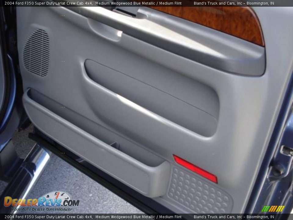 2004 Ford F350 Super Duty Lariat Crew Cab 4x4 Medium Wedgewood Blue Metallic / Medium Flint Photo #28