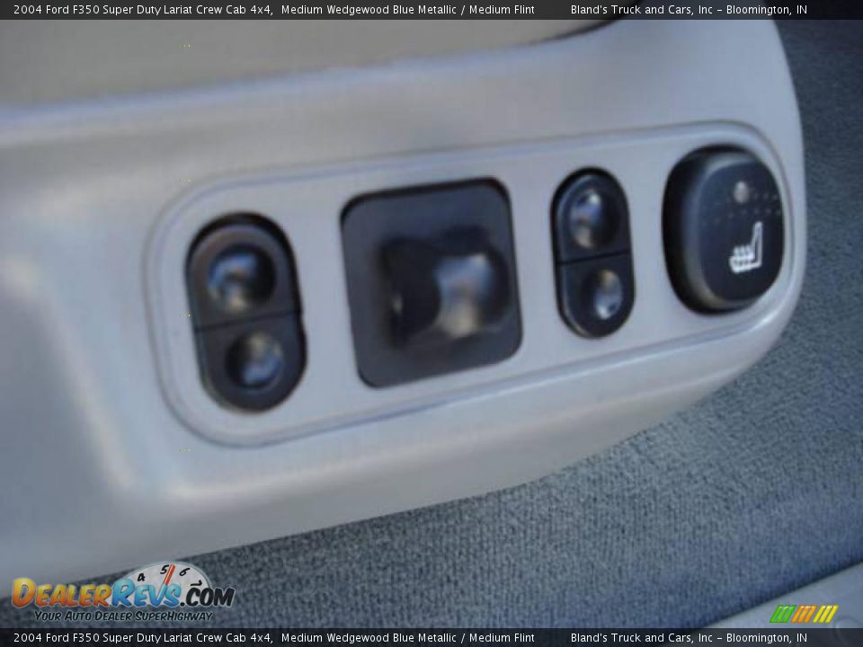 2004 Ford F350 Super Duty Lariat Crew Cab 4x4 Medium Wedgewood Blue Metallic / Medium Flint Photo #30