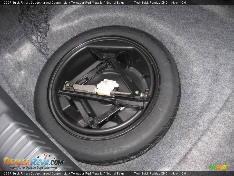 Tool Kit of 1997 Buick Riviera Supercharged Coupe Photo #22