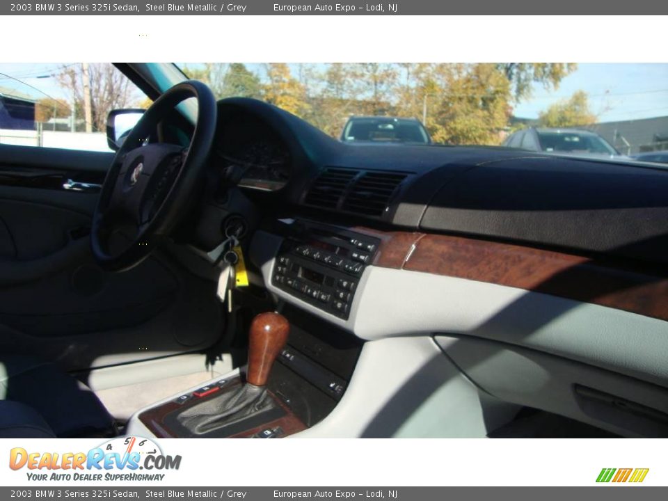 2003 BMW 3 Series 325i Sedan Steel Blue Metallic / Grey Photo #12