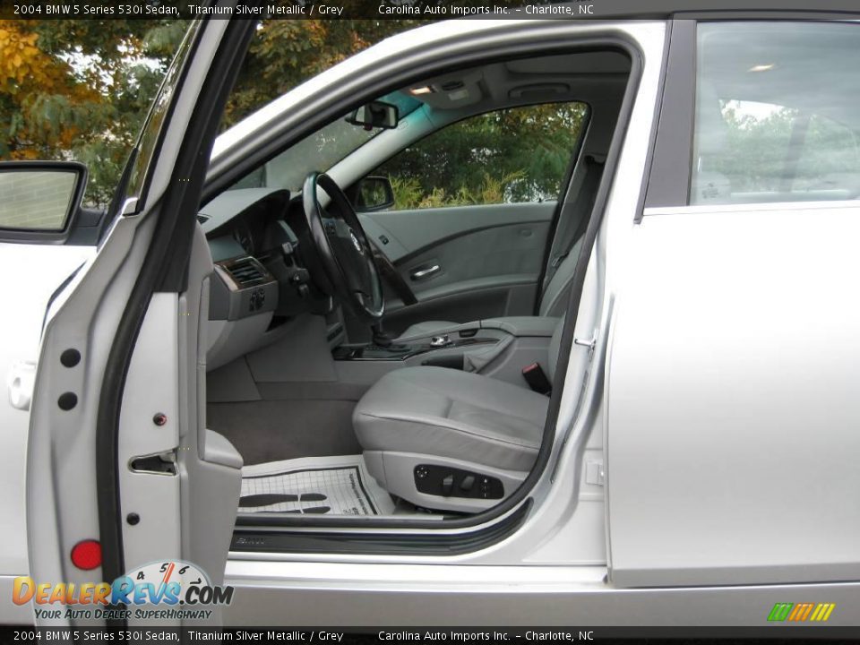 2004 BMW 5 Series 530i Sedan Titanium Silver Metallic / Grey Photo #14