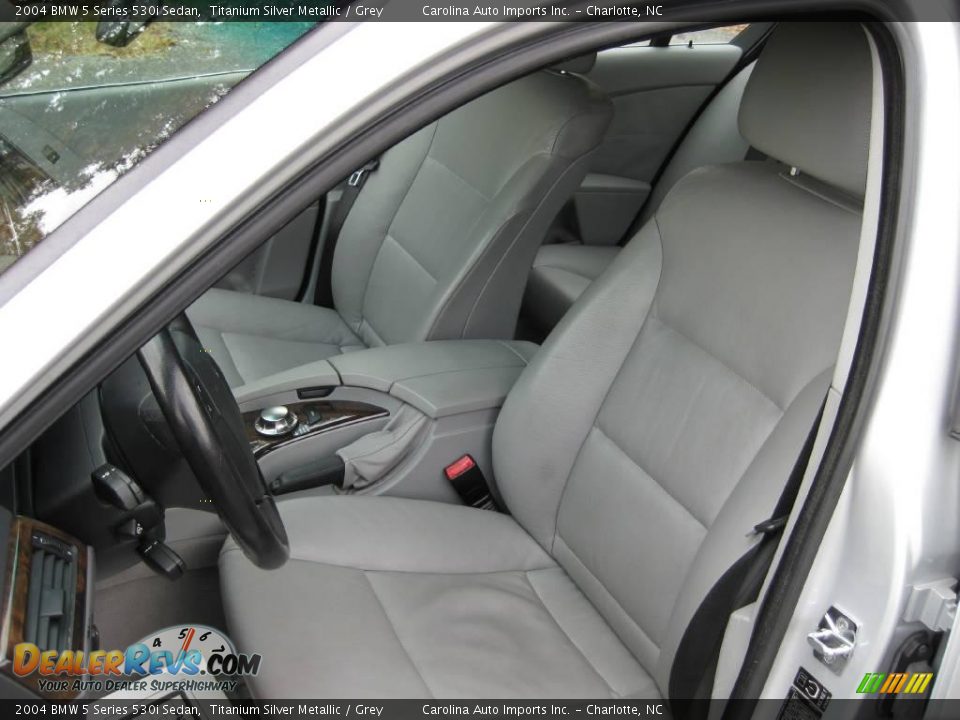 2004 BMW 5 Series 530i Sedan Titanium Silver Metallic / Grey Photo #16