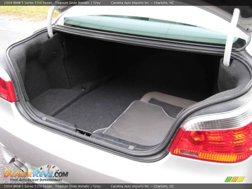 2004 BMW 5 Series 530i Sedan Titanium Silver Metallic / Grey Photo #18