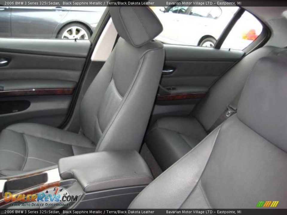 2006 BMW 3 Series 325i Sedan Black Sapphire Metallic / Terra/Black Dakota Leather Photo #13
