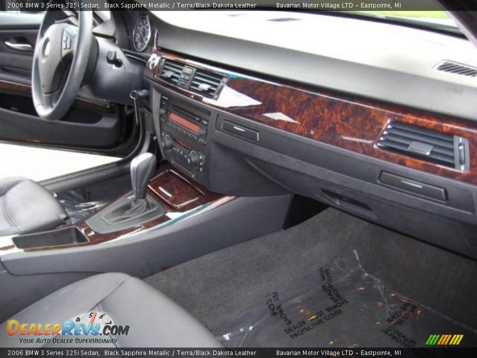 2006 BMW 3 Series 325i Sedan Black Sapphire Metallic / Terra/Black Dakota Leather Photo #17