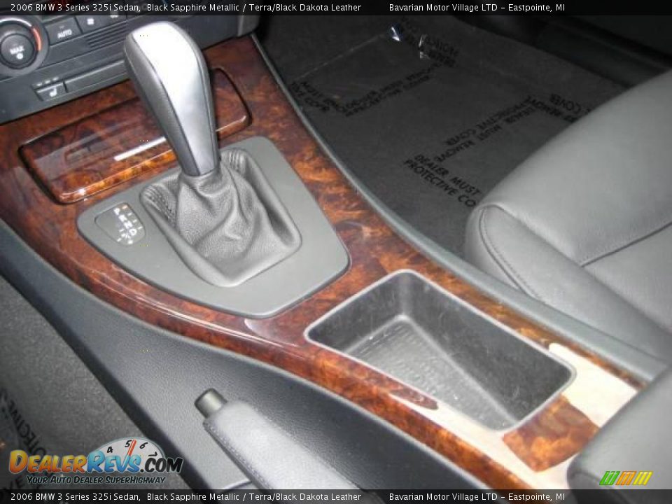 2006 BMW 3 Series 325i Sedan Black Sapphire Metallic / Terra/Black Dakota Leather Photo #20