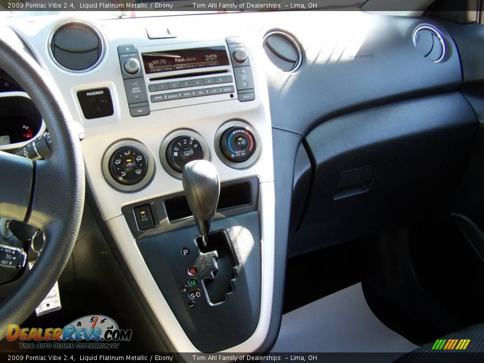 2009 Pontiac Vibe 2.4 Liquid Platinum Metallic / Ebony Photo #16
