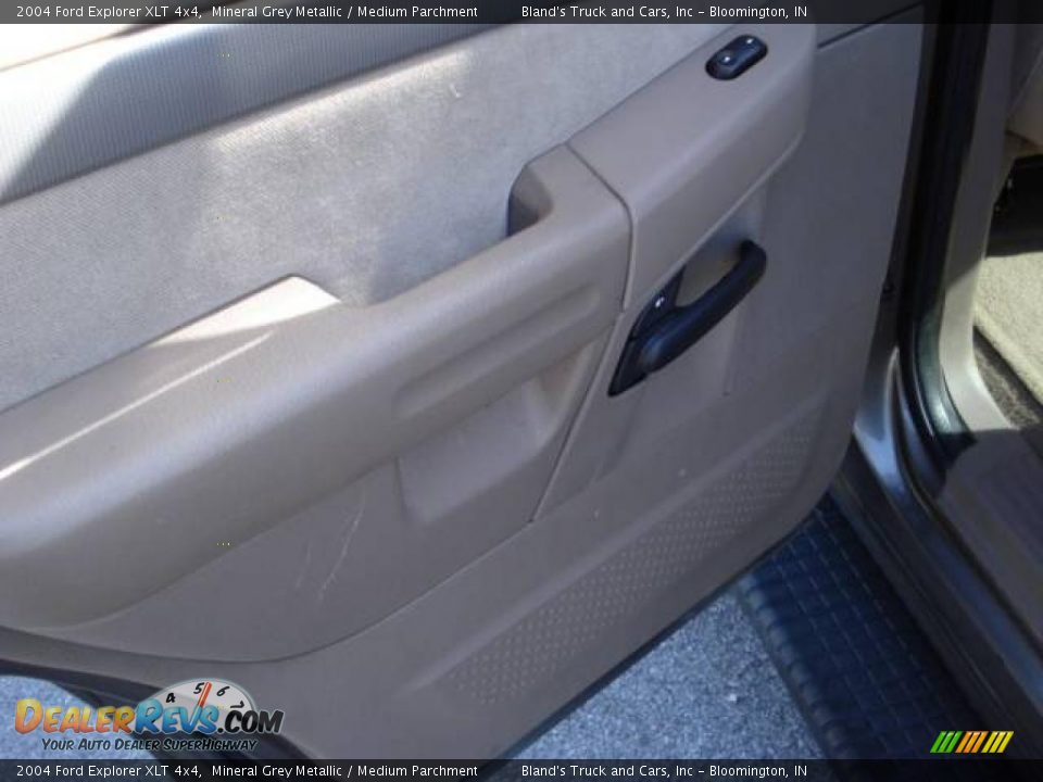 2004 Ford Explorer XLT 4x4 Mineral Grey Metallic / Medium Parchment Photo #14