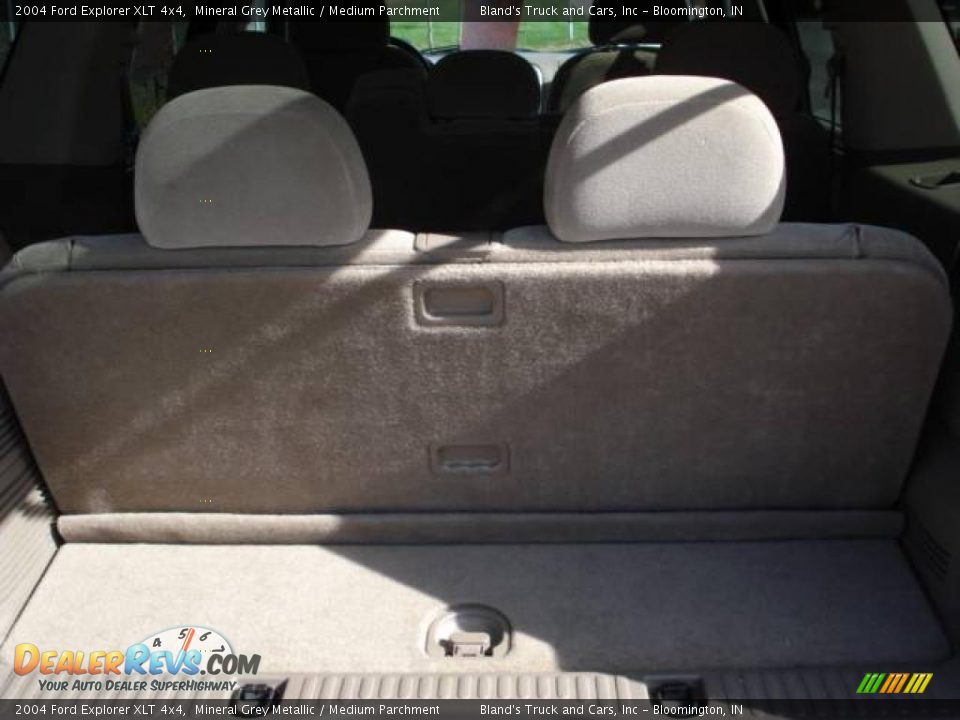 2004 Ford Explorer XLT 4x4 Mineral Grey Metallic / Medium Parchment Photo #17