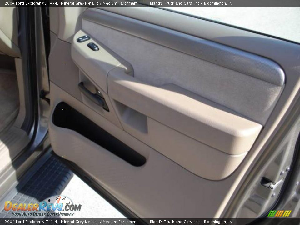 2004 Ford Explorer XLT 4x4 Mineral Grey Metallic / Medium Parchment Photo #21