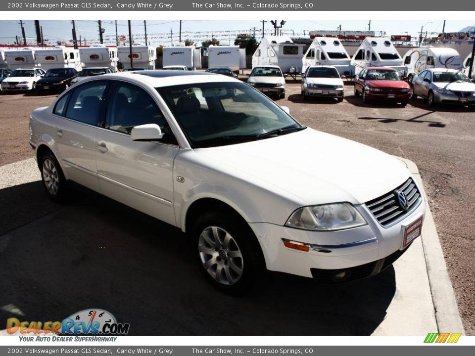 2002 Volkswagen Passat GLS Sedan Candy White / Grey Photo #2