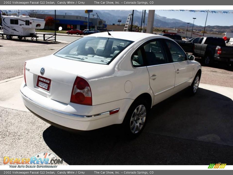 2002 Volkswagen Passat GLS Sedan Candy White / Grey Photo #3