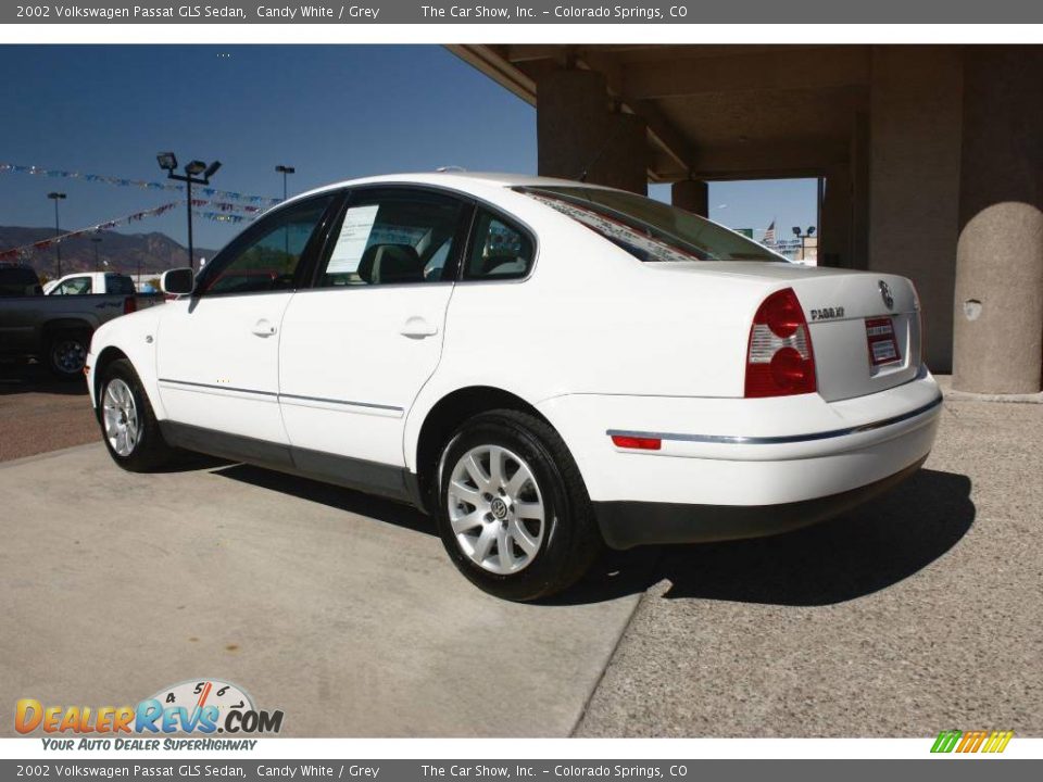 2002 Volkswagen Passat GLS Sedan Candy White / Grey Photo #4