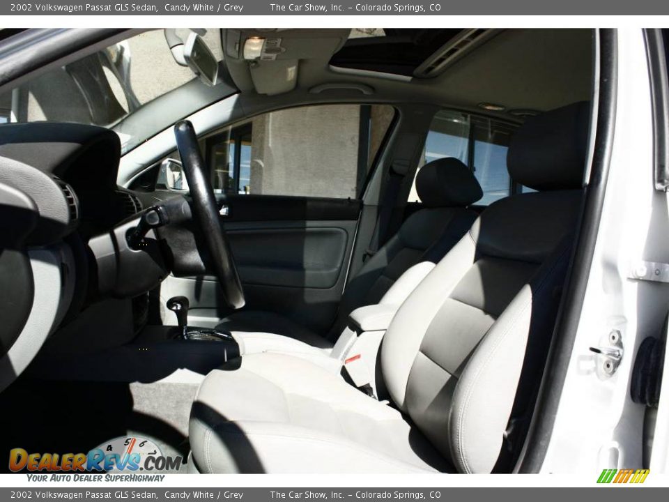 2002 Volkswagen Passat GLS Sedan Candy White / Grey Photo #5