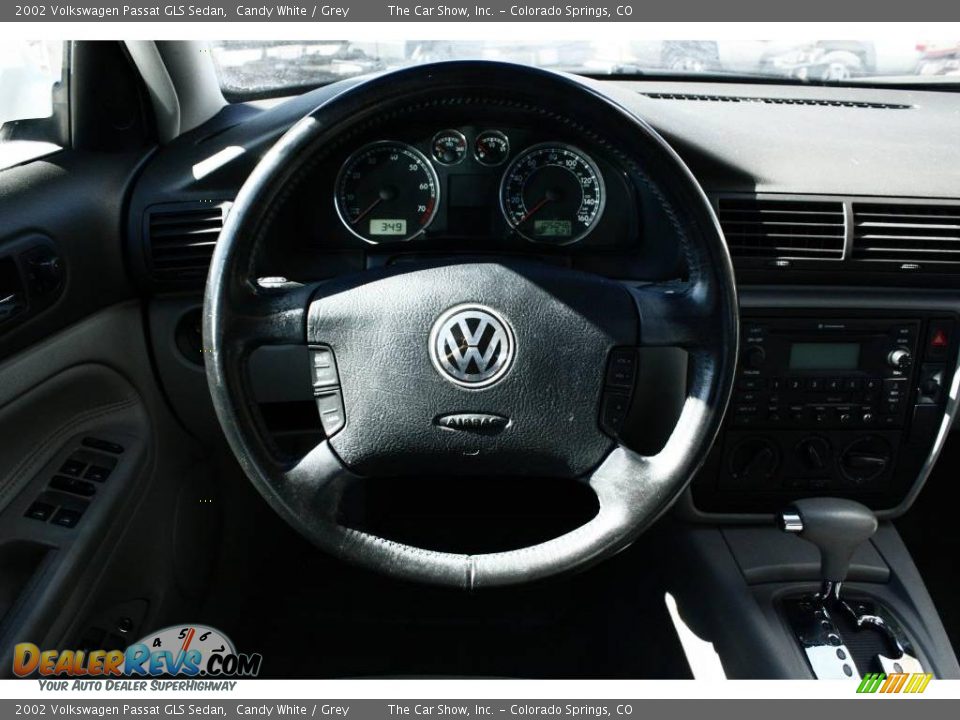 2002 Volkswagen Passat GLS Sedan Candy White / Grey Photo #7