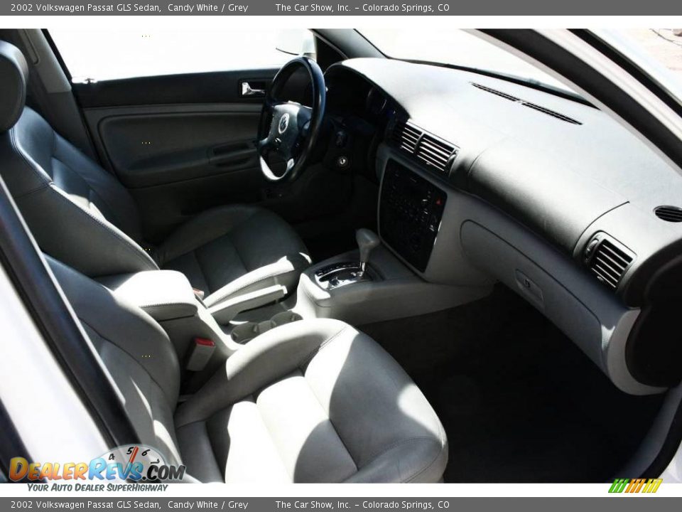 2002 Volkswagen Passat GLS Sedan Candy White / Grey Photo #10