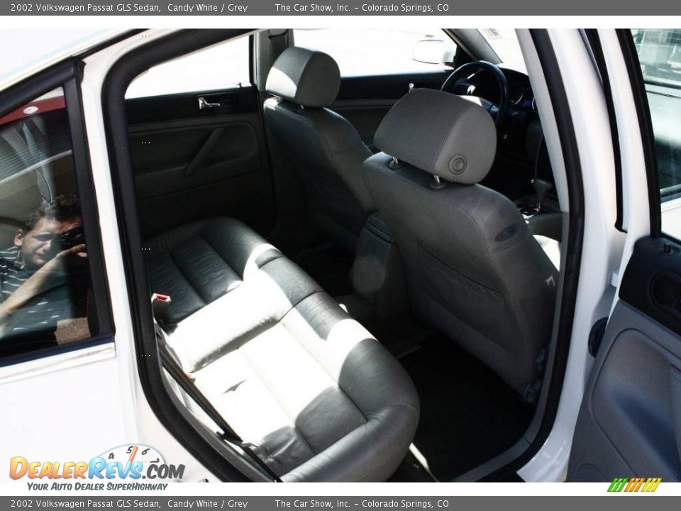 2002 Volkswagen Passat GLS Sedan Candy White / Grey Photo #11