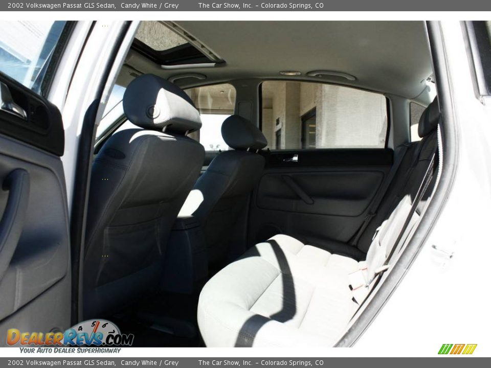 2002 Volkswagen Passat GLS Sedan Candy White / Grey Photo #12