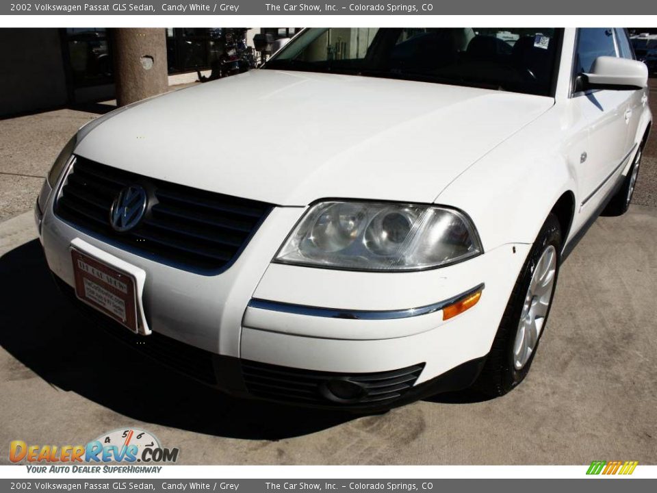 2002 Volkswagen Passat GLS Sedan Candy White / Grey Photo #14