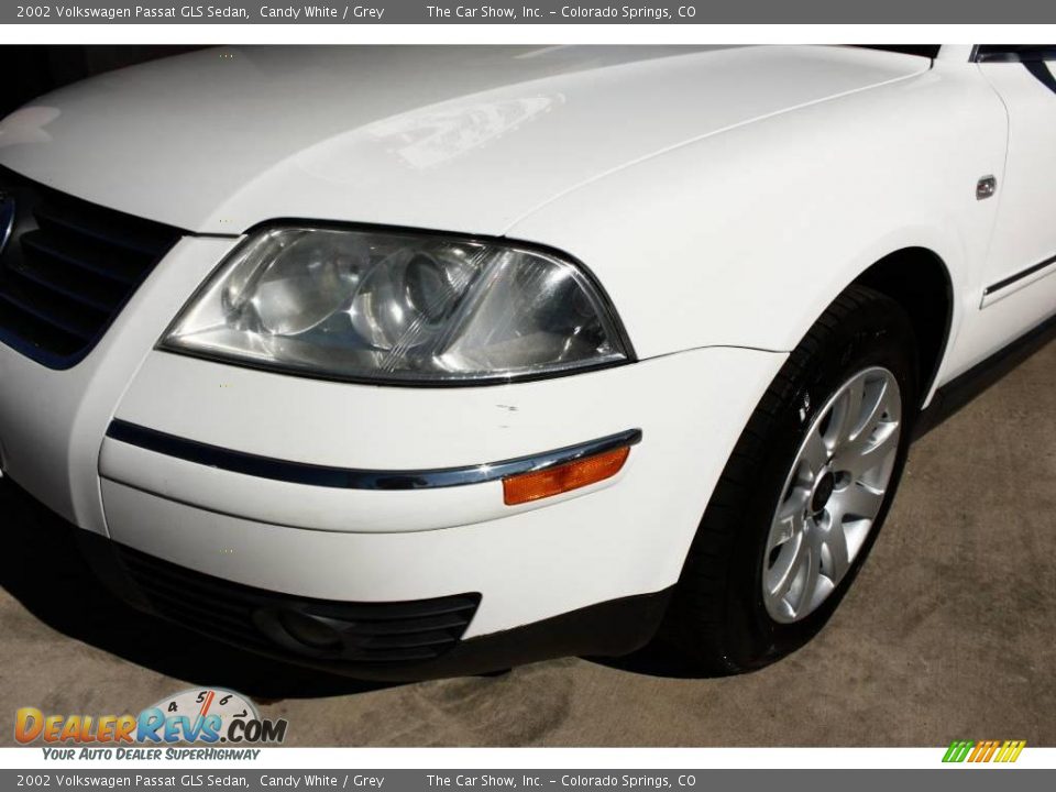 2002 Volkswagen Passat GLS Sedan Candy White / Grey Photo #19