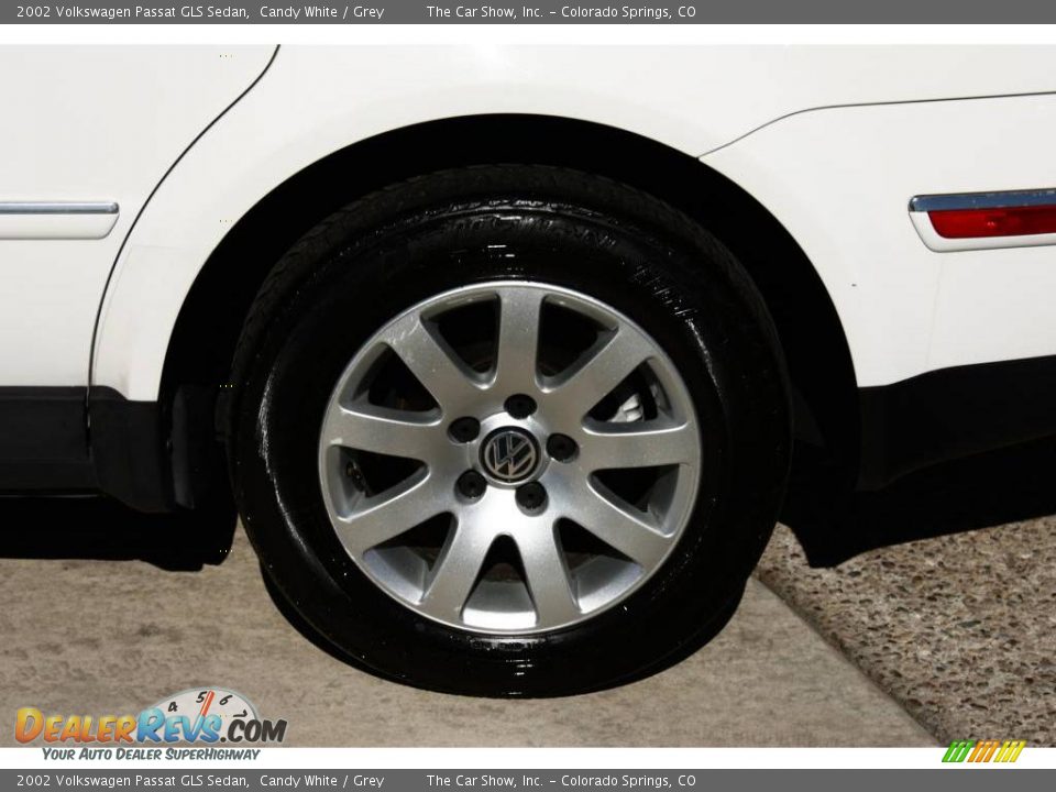 2002 Volkswagen Passat GLS Sedan Candy White / Grey Photo #20