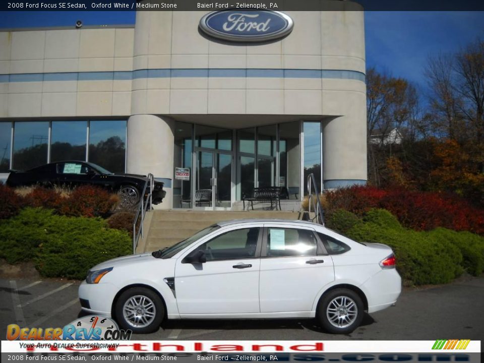 2008 Ford Focus SE Sedan Oxford White / Medium Stone Photo #1