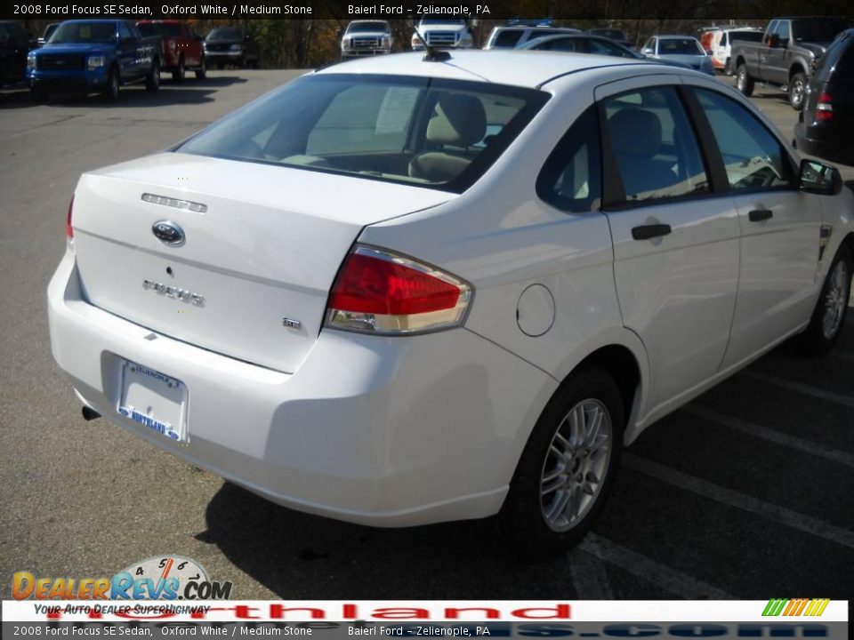 2008 Ford Focus SE Sedan Oxford White / Medium Stone Photo #6