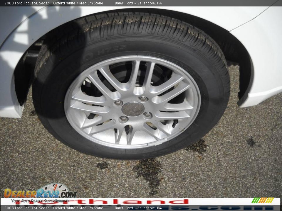 2008 Ford Focus SE Sedan Oxford White / Medium Stone Photo #16
