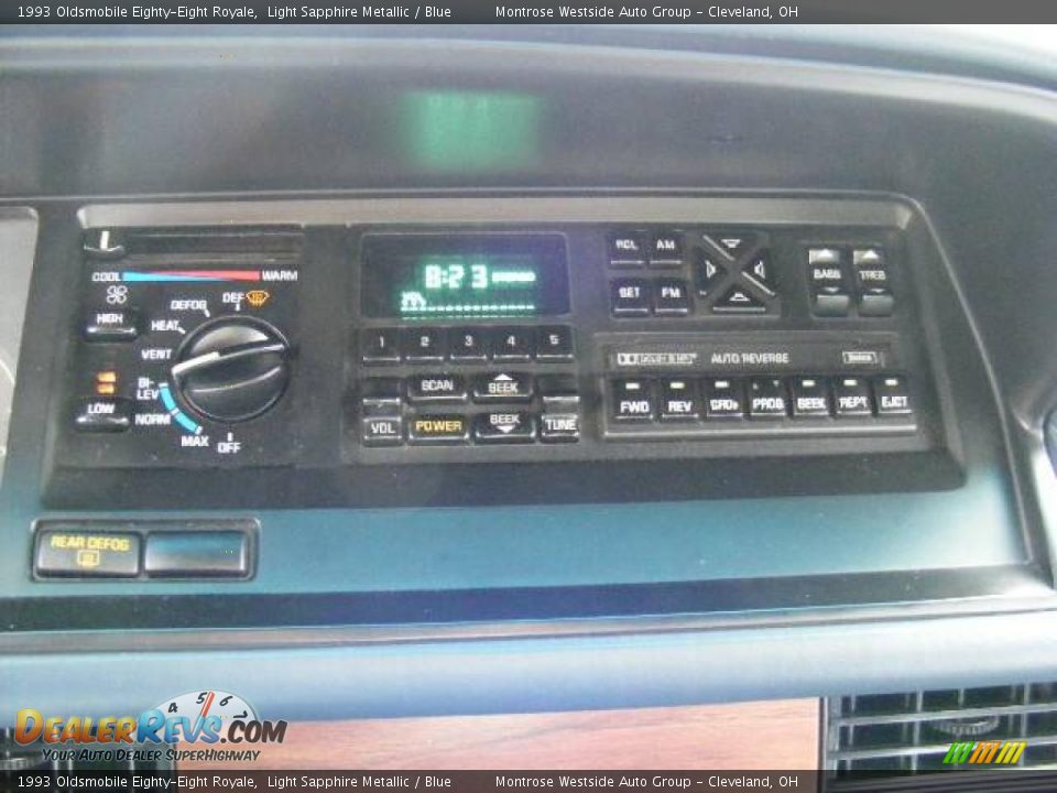 1993 Oldsmobile Eighty-Eight Royale Light Sapphire Metallic / Blue Photo #18