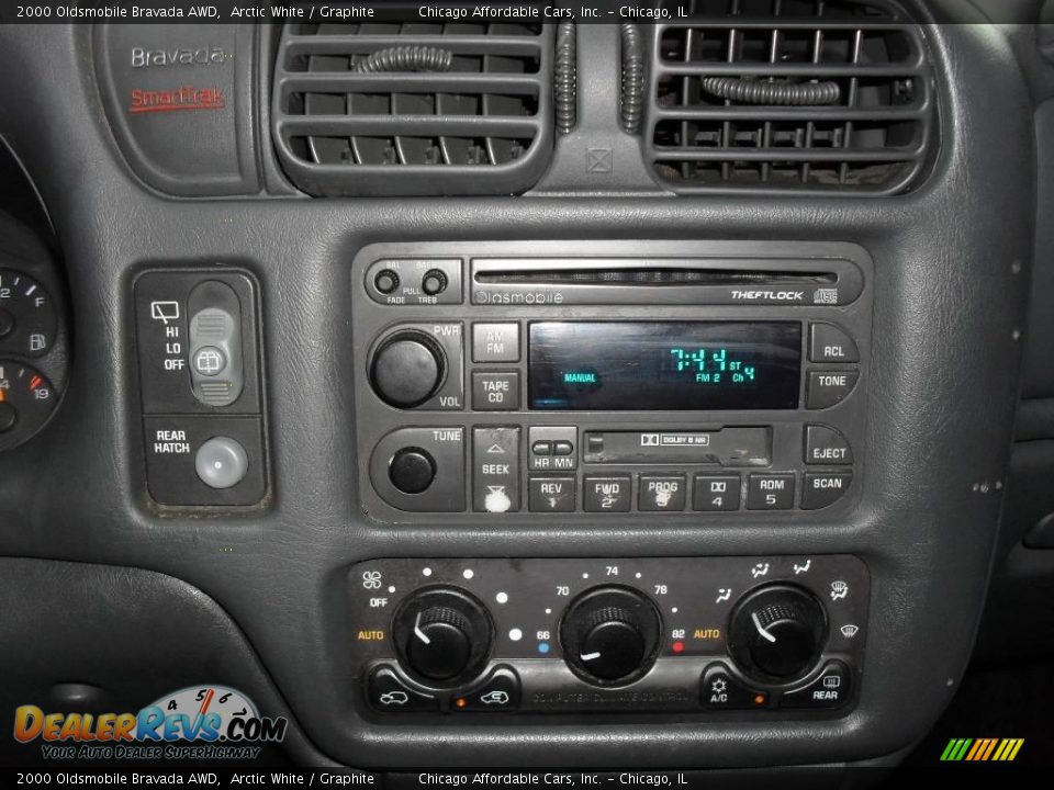 2000 Oldsmobile Bravada AWD Arctic White / Graphite Photo #13