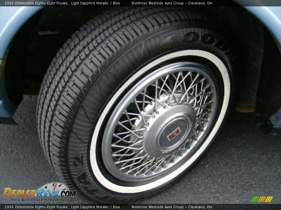 1993 Oldsmobile Eighty-Eight Royale Light Sapphire Metallic / Blue Photo #26