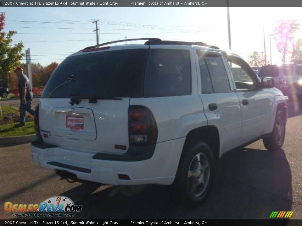 2007 Chevrolet TrailBlazer LS 4x4 Summit White / Light Gray Photo #5