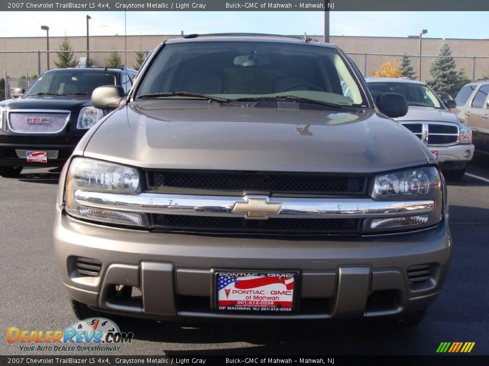 2007 Chevrolet TrailBlazer LS 4x4 Graystone Metallic / Light Gray Photo #2