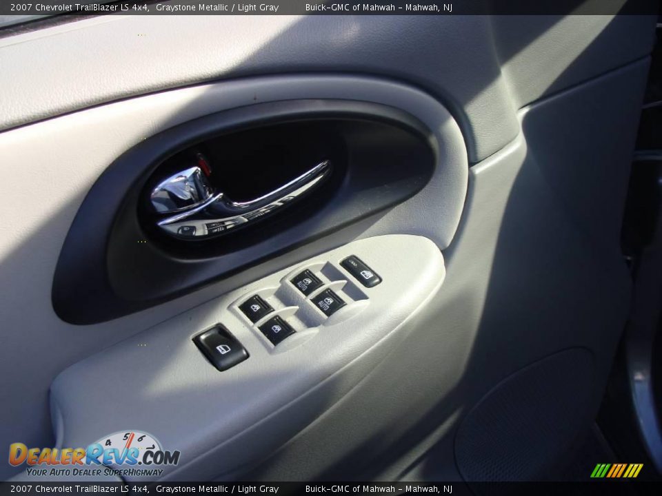 2007 Chevrolet TrailBlazer LS 4x4 Graystone Metallic / Light Gray Photo #12