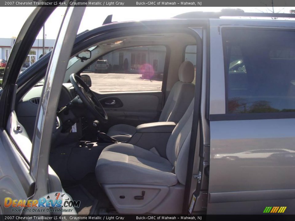 2007 Chevrolet TrailBlazer LS 4x4 Graystone Metallic / Light Gray Photo #13