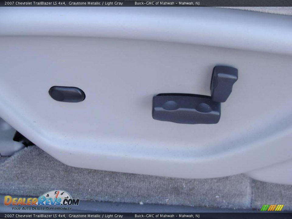 2007 Chevrolet TrailBlazer LS 4x4 Graystone Metallic / Light Gray Photo #14