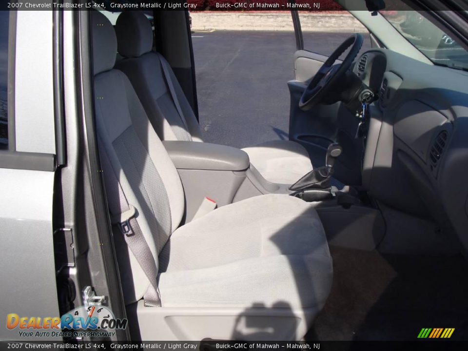 2007 Chevrolet TrailBlazer LS 4x4 Graystone Metallic / Light Gray Photo #17