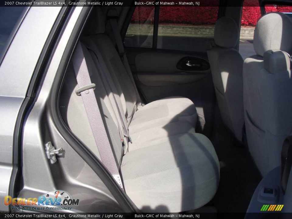 2007 Chevrolet TrailBlazer LS 4x4 Graystone Metallic / Light Gray Photo #18