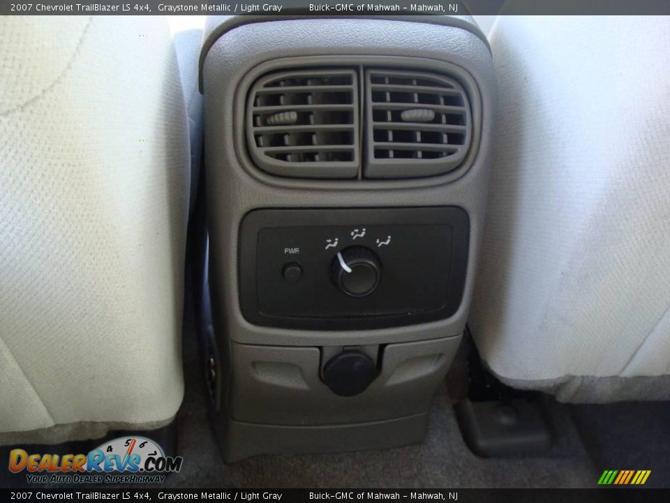 2007 Chevrolet TrailBlazer LS 4x4 Graystone Metallic / Light Gray Photo #24