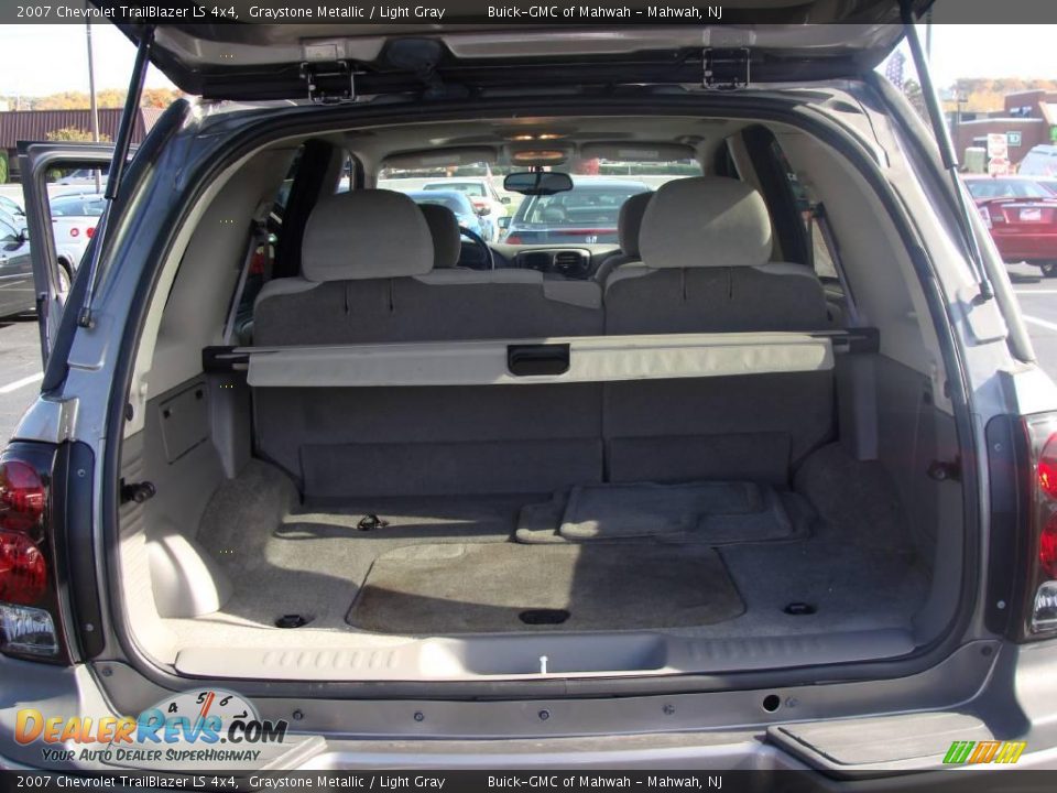 2007 Chevrolet TrailBlazer LS 4x4 Graystone Metallic / Light Gray Photo #26