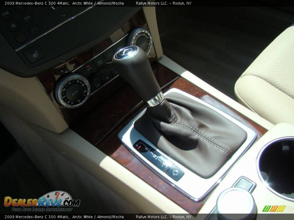 2009 Mercedes-Benz C 300 4Matic Arctic White / Almond/Mocha Photo #14