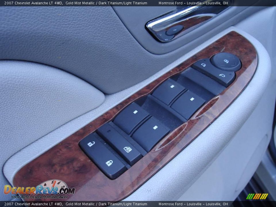 2007 Chevrolet Avalanche LT 4WD Gold Mist Metallic / Dark Titanium/Light Titanium Photo #25