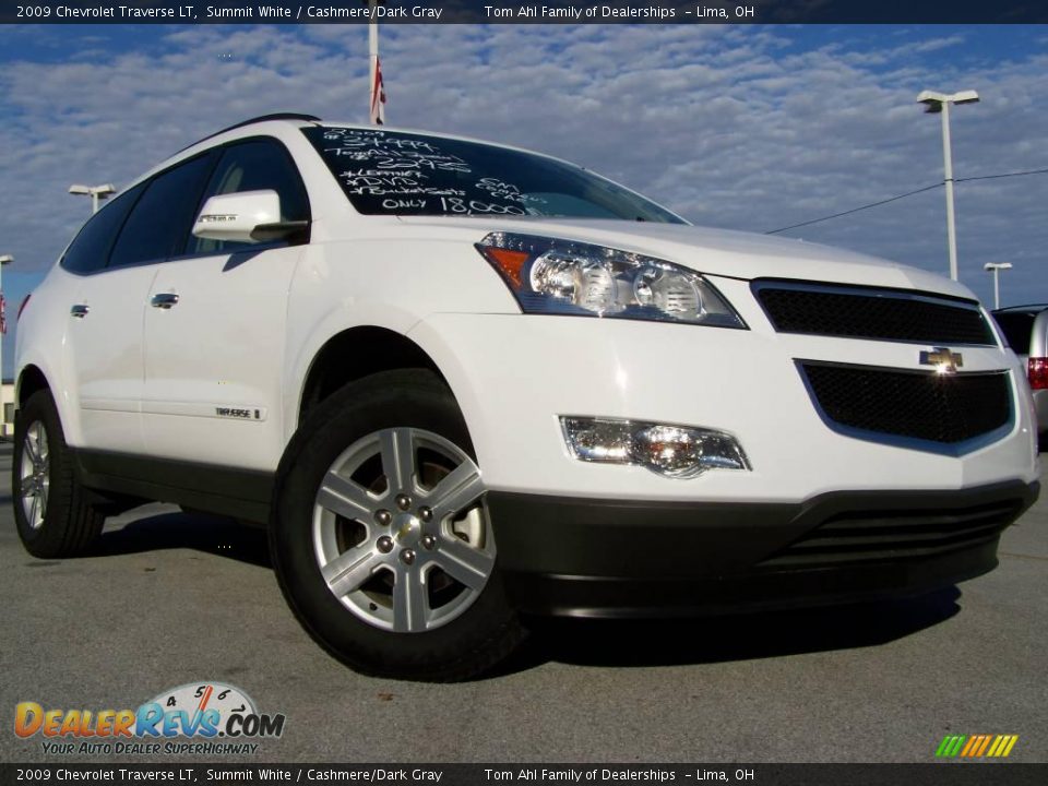 2009 Chevrolet Traverse LT Summit White / Cashmere/Dark Gray Photo #1