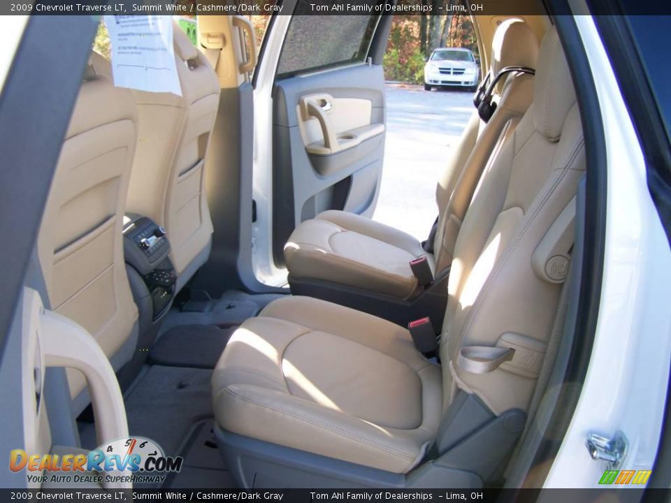 2009 Chevrolet Traverse LT Summit White / Cashmere/Dark Gray Photo #10